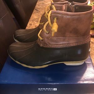 Sperry duck boots size 5